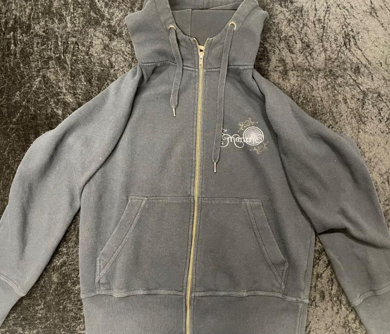 MANTRIC: Mantric ZIP-HOODIE